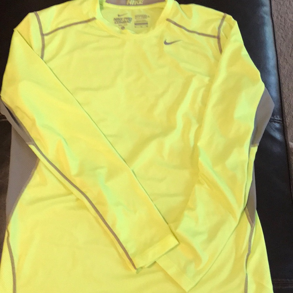 Nike boys xl dri fit long sleeve shirt